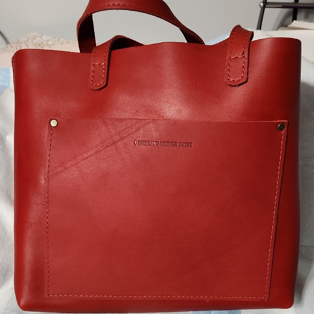 Portland Leather Medium Crossbody